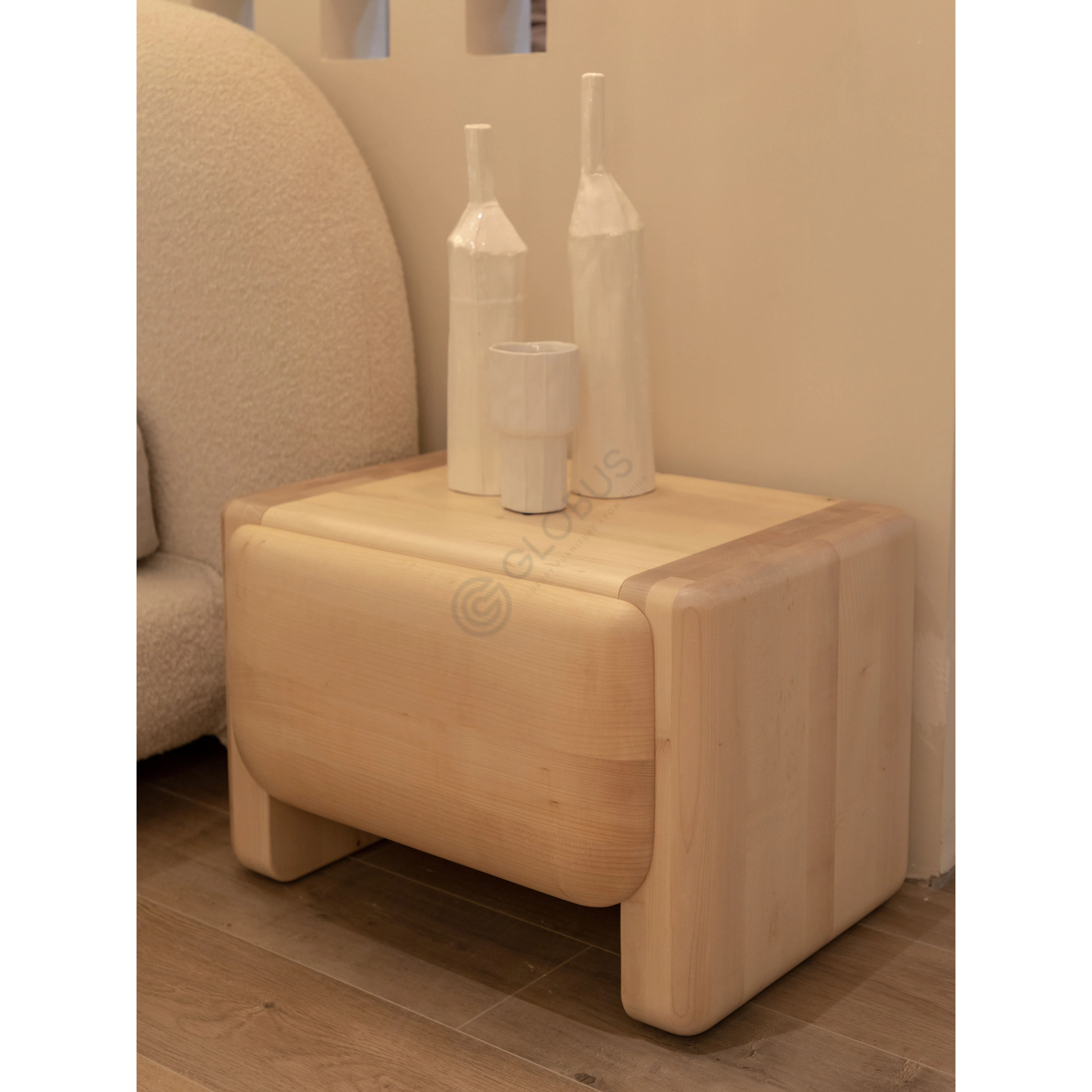 Bedside table Octaviana