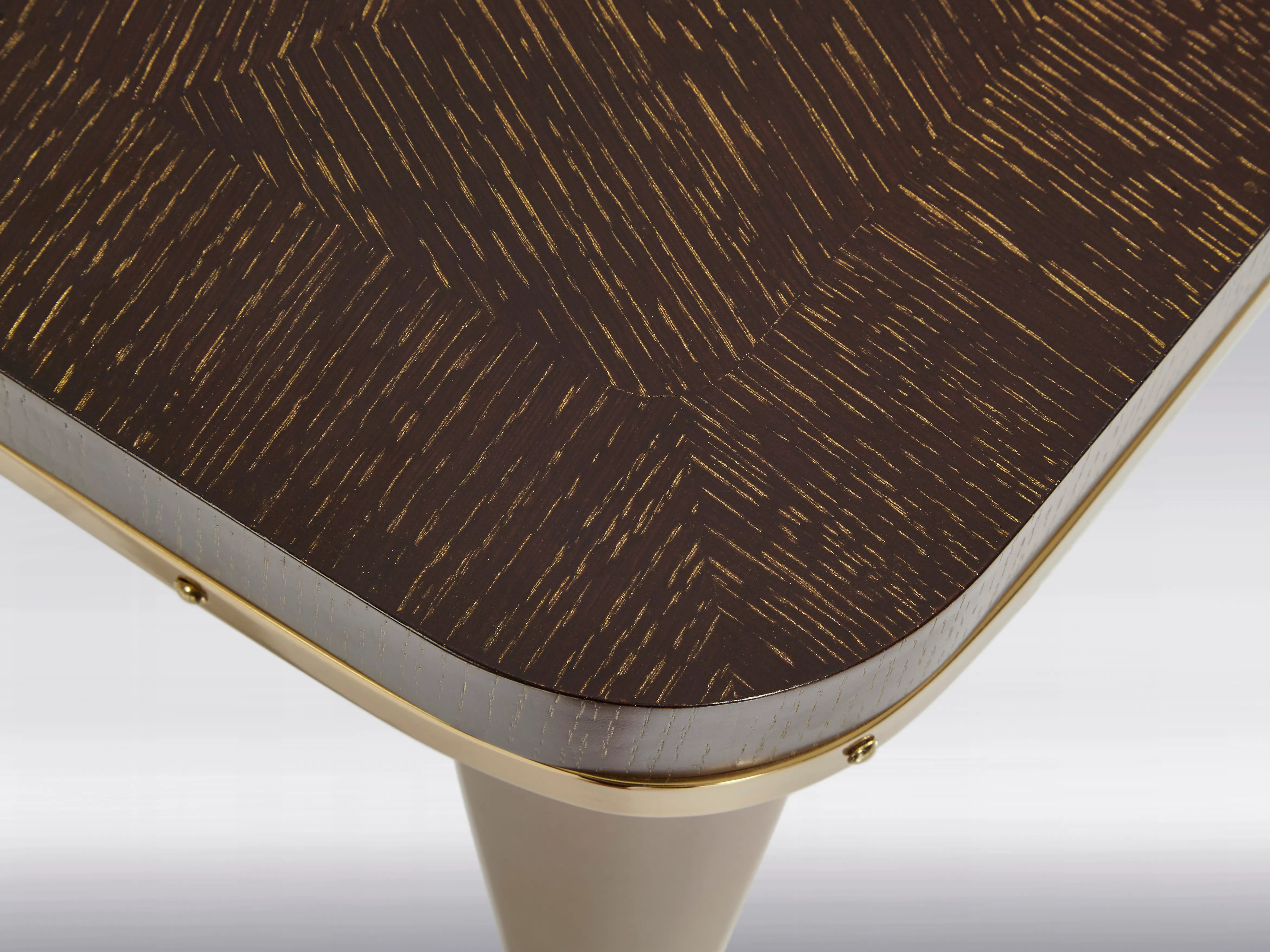 Dining table Reverberate