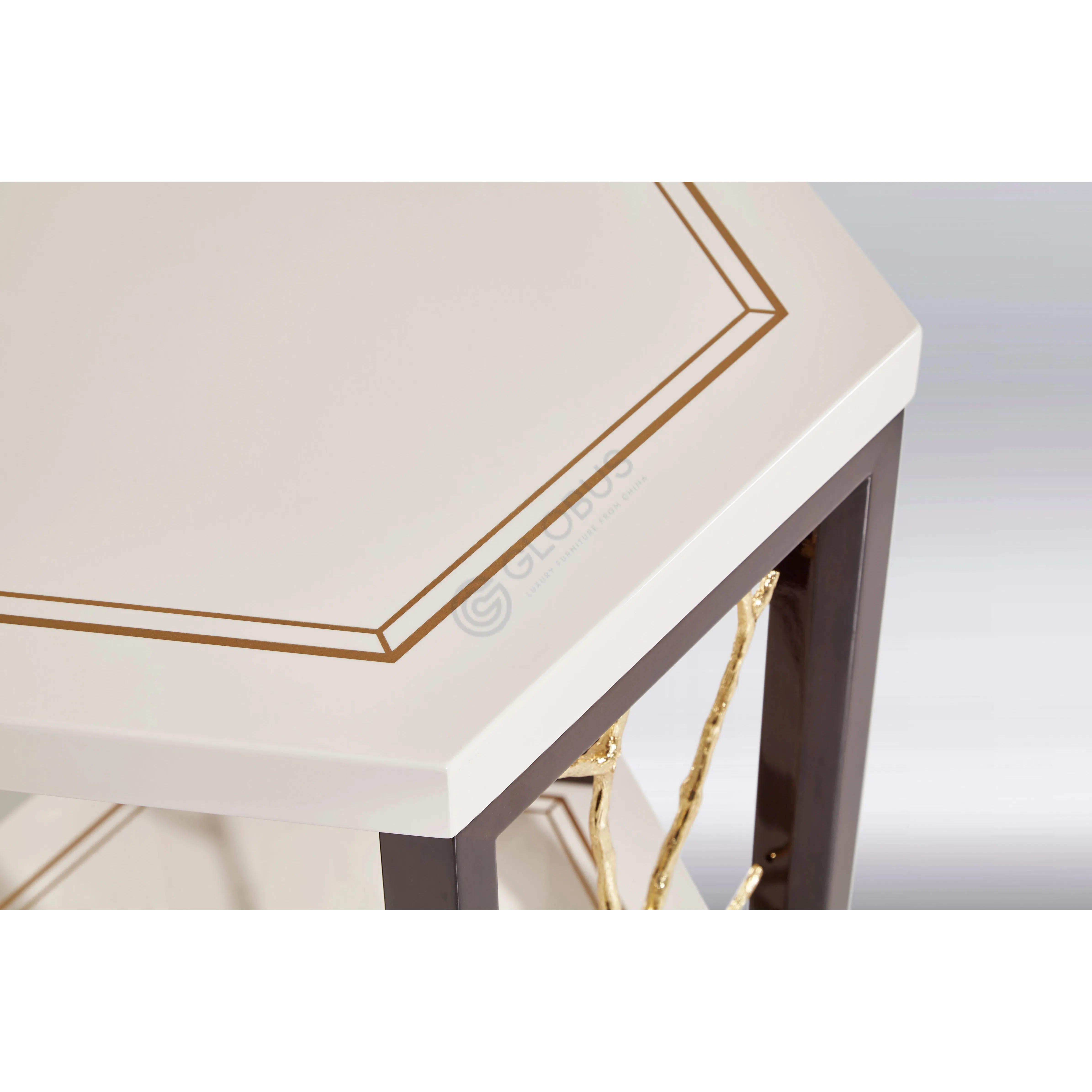 Угловой столик Philomenus