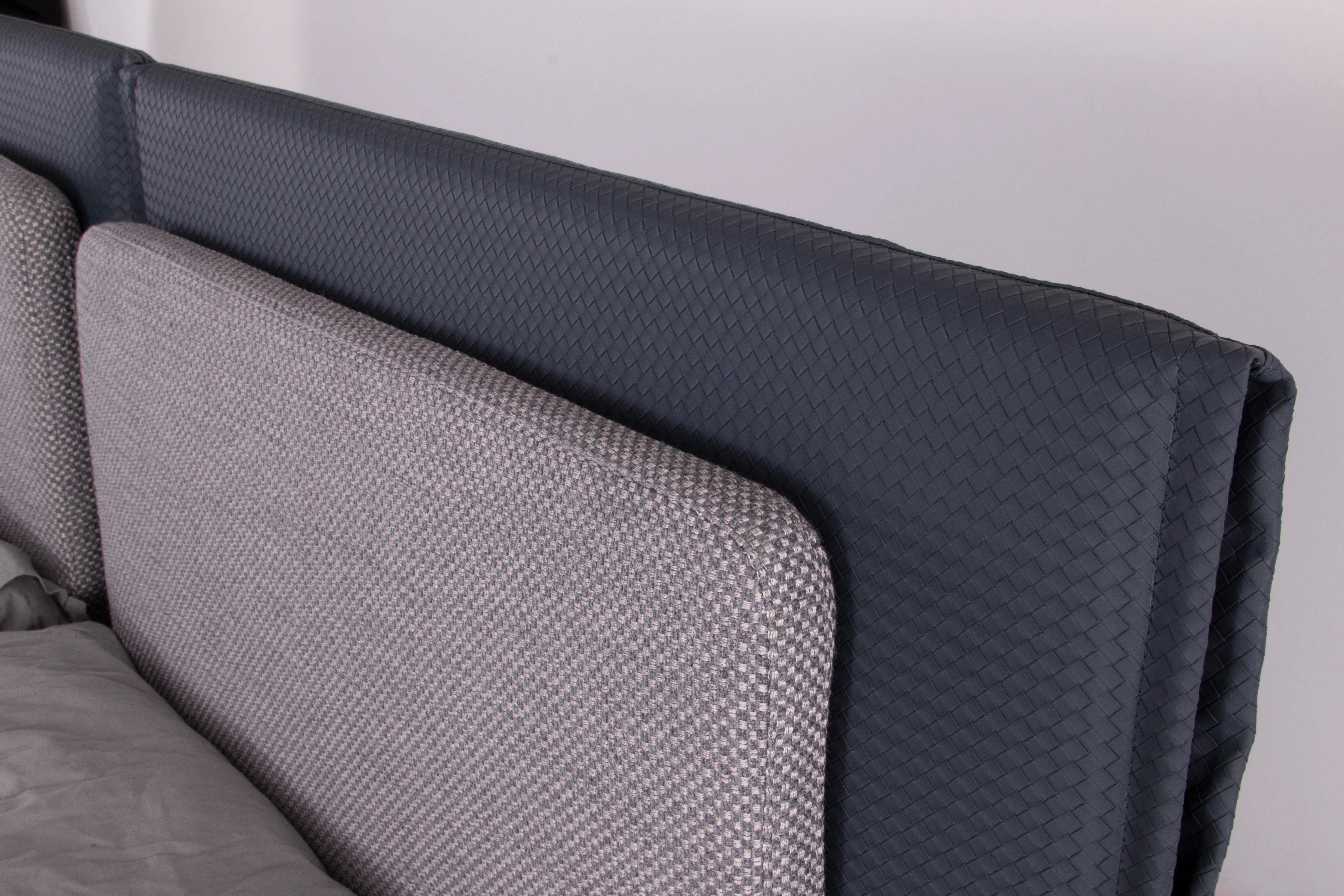 Bed NATUZZI ITALIA Campus