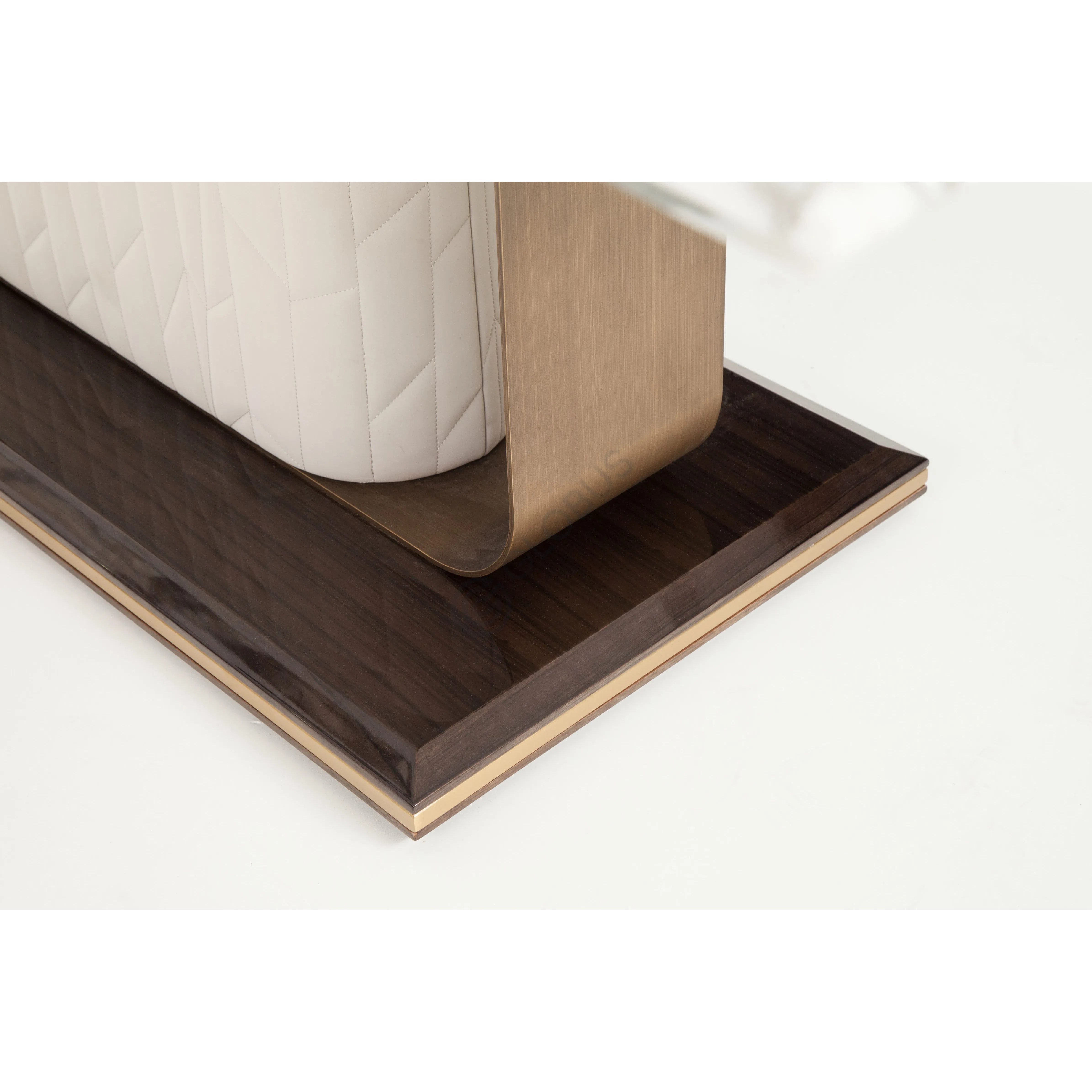 Обеденный стол Basium