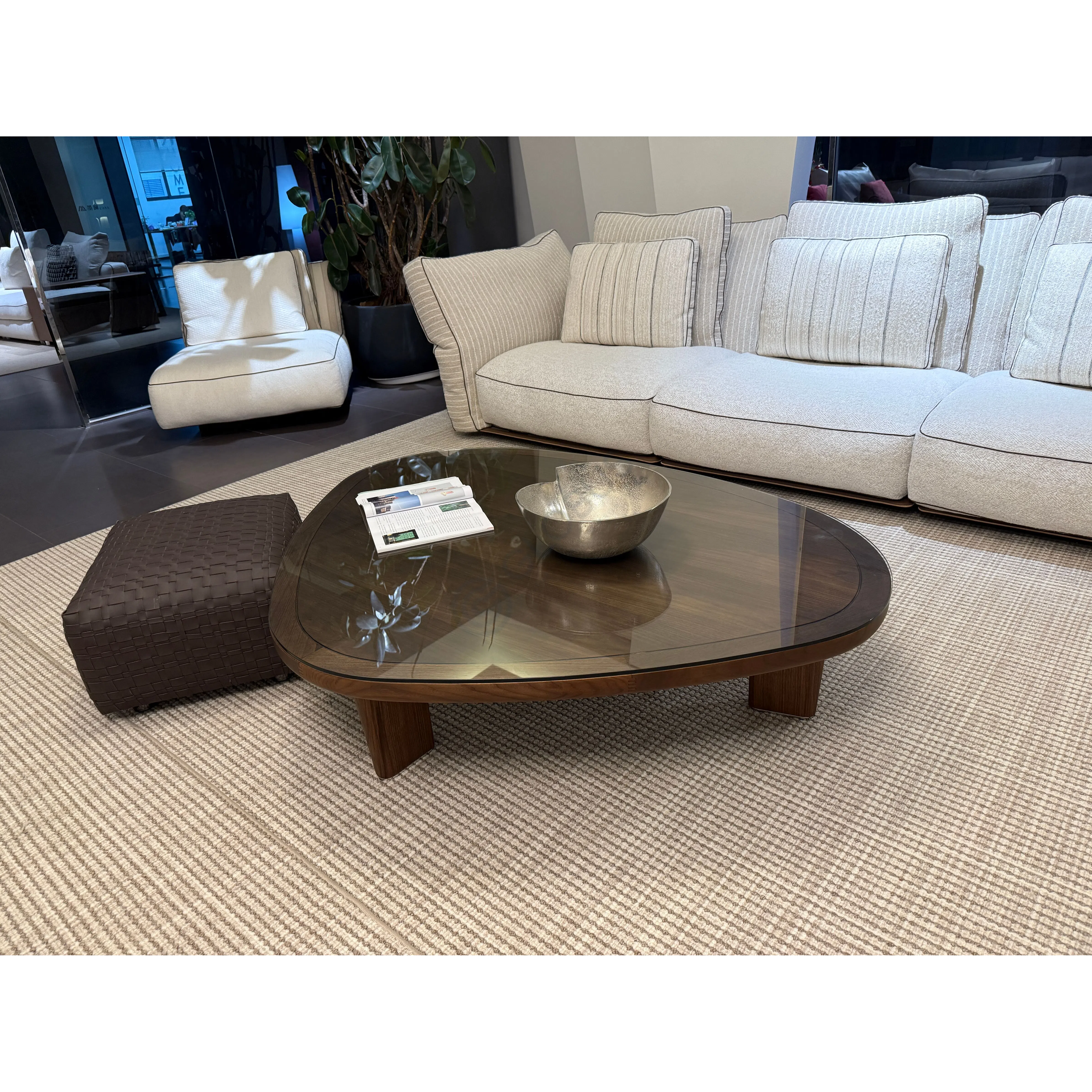 Журнальный столик Genella