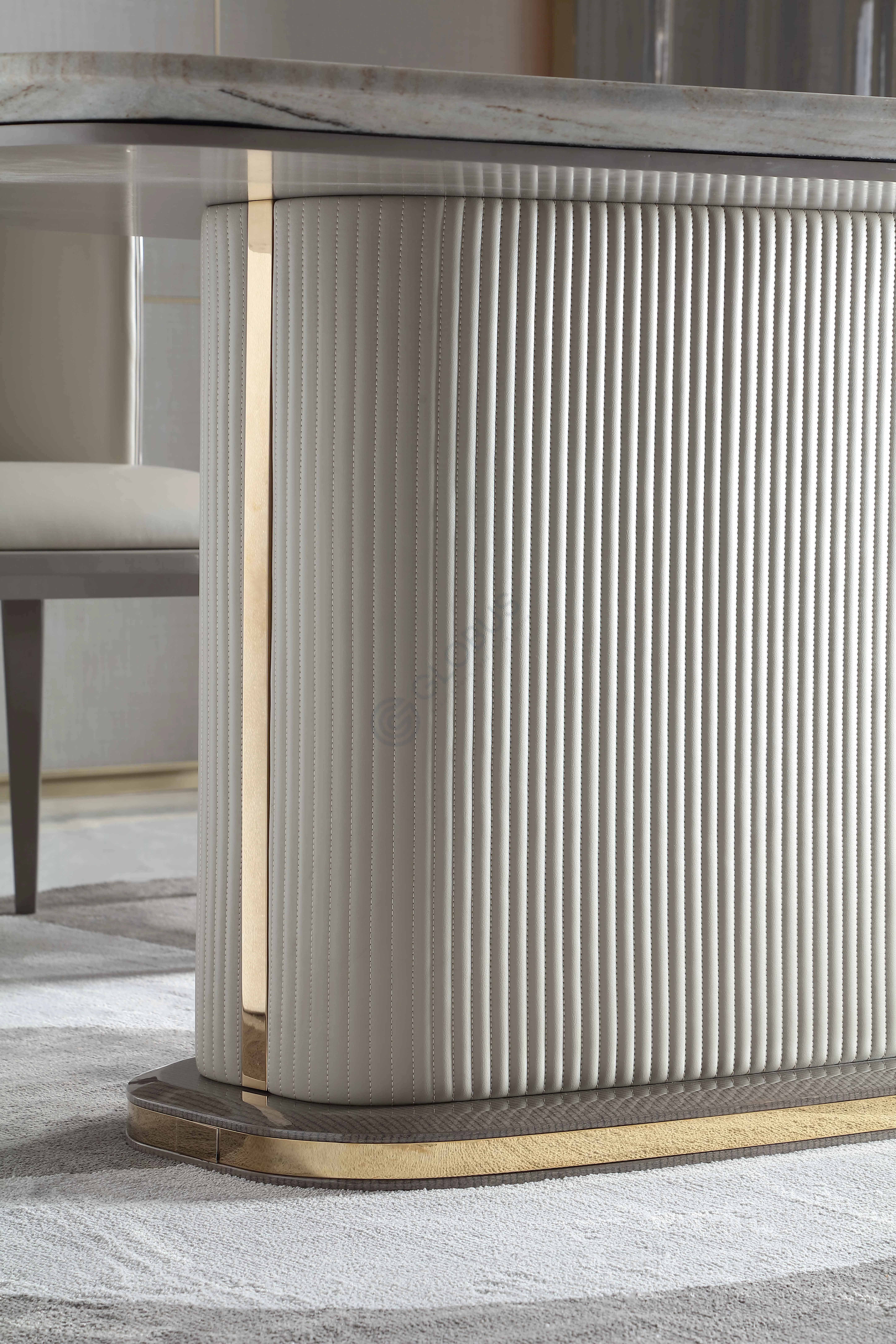 Dining table Lavaughn