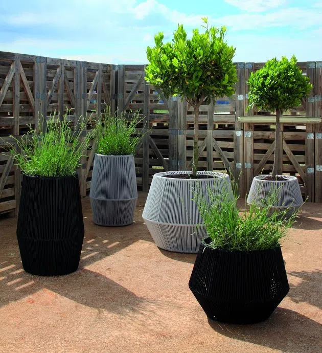 Outdoor flower pot KETTAL Zig Zag