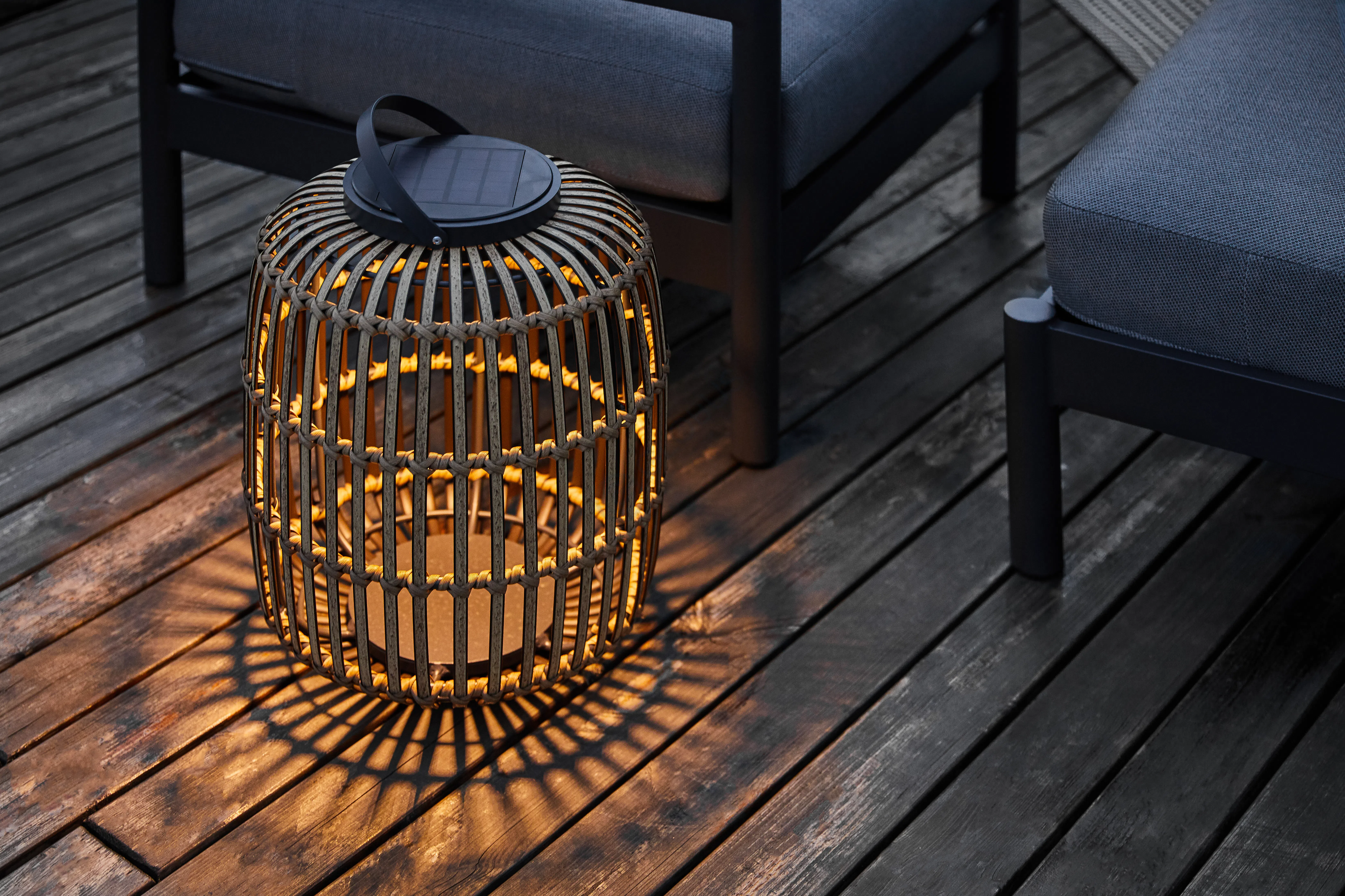 Solar-powered outdoor lamp JARDINICO Arcq