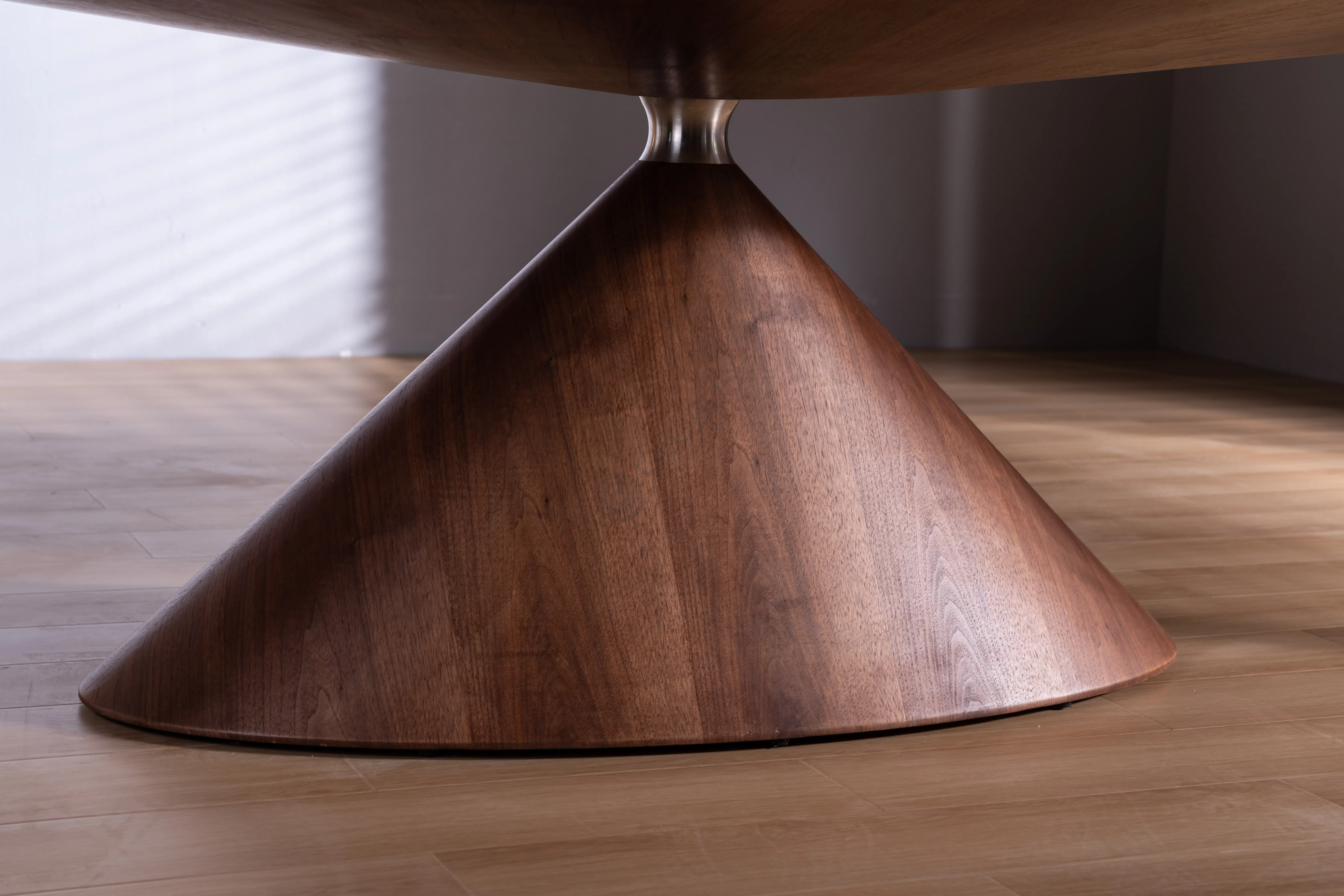 Dining table Favonius