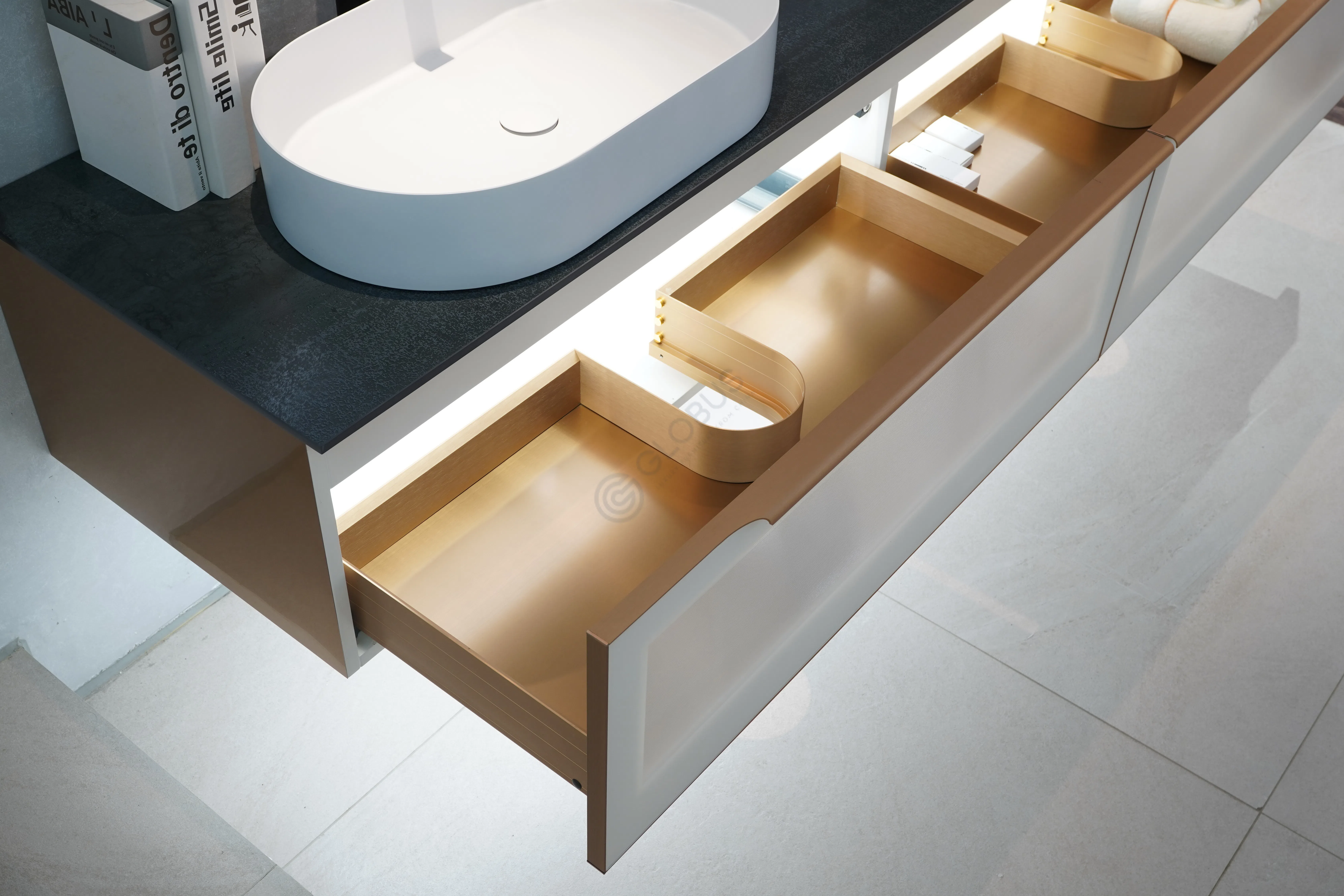 Bathroom cabinet Embellis