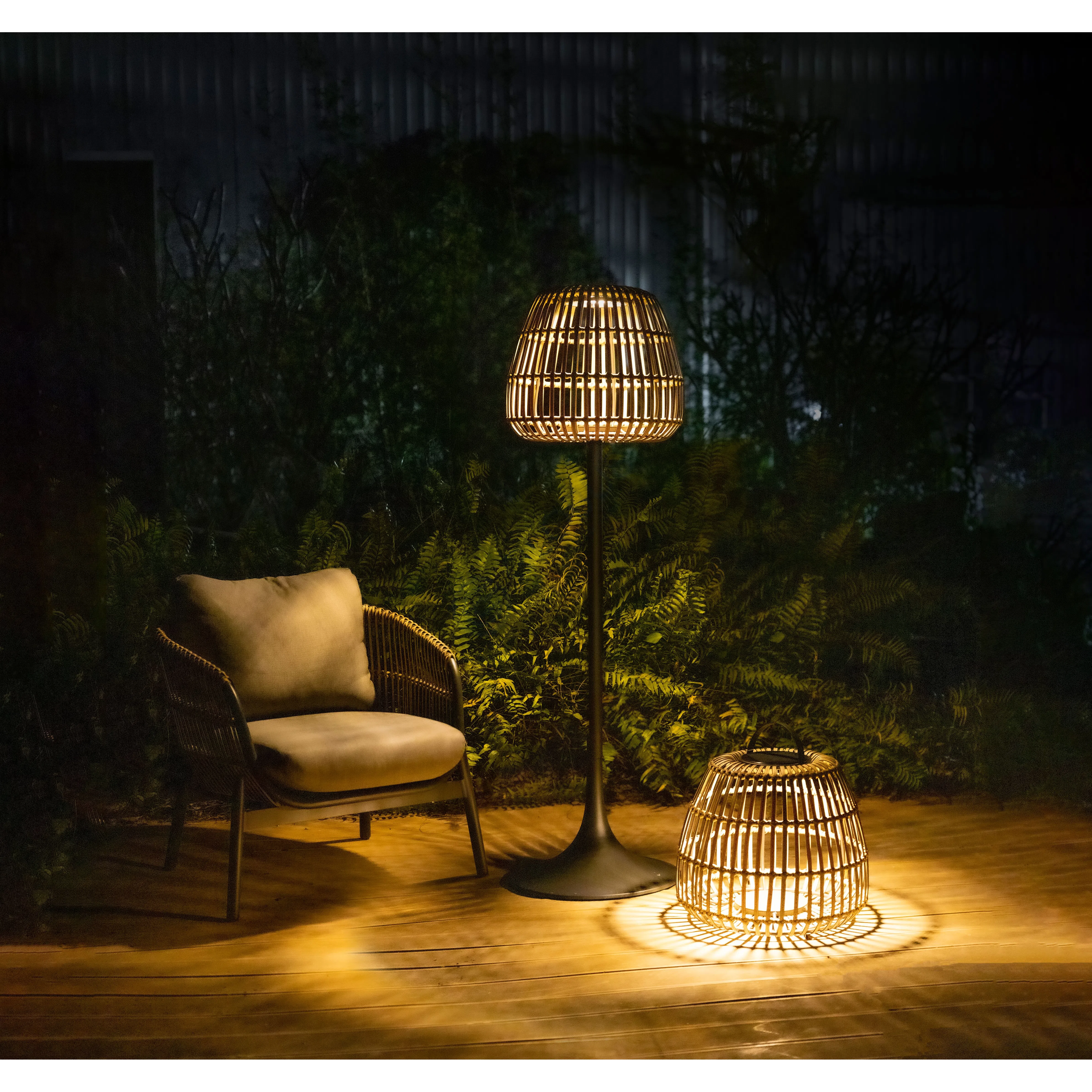Solar-powered outdoor lamp Jovarius