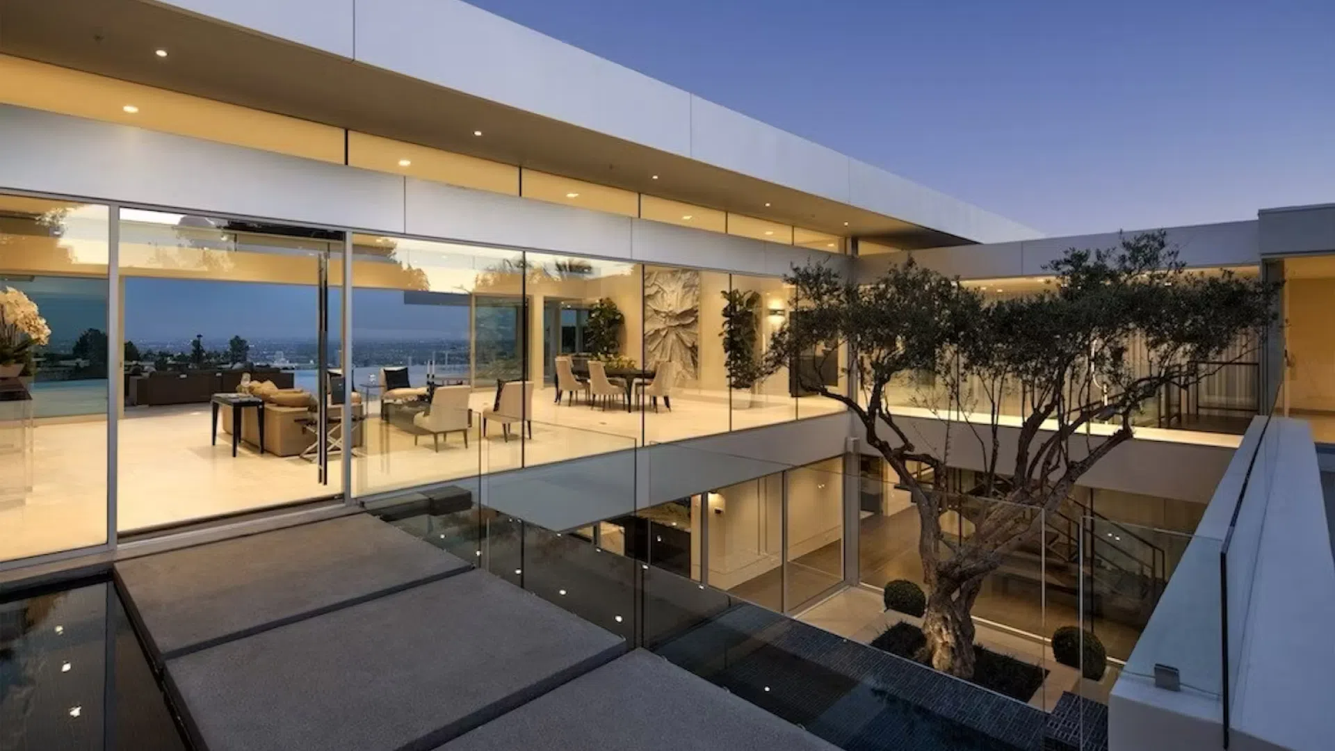 Beyoncé and Jay-Z's House in Bel Air Beyoncé and Jay-Z's House in Bel Air