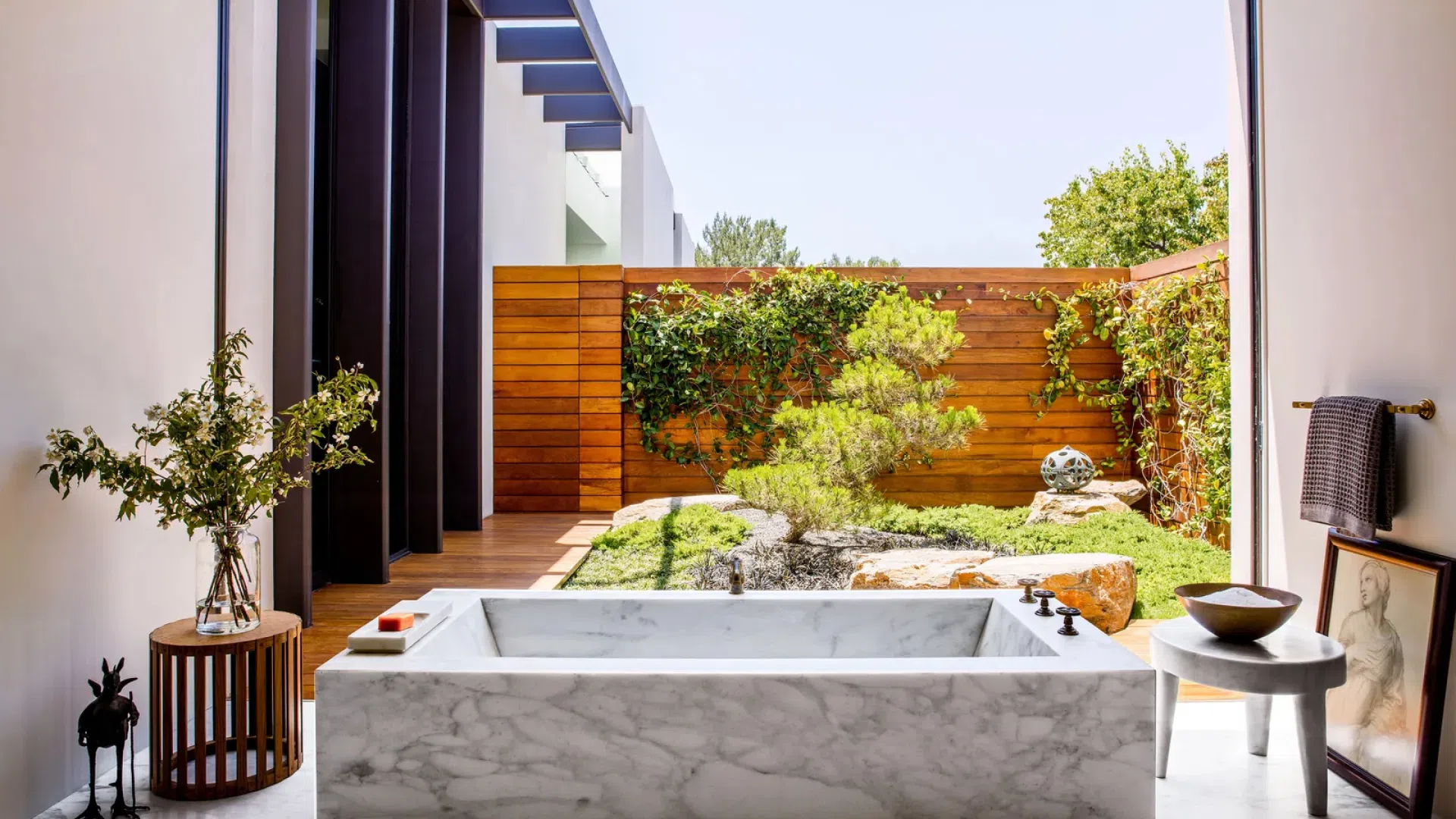 Jennifer Aniston's bathroom Jennifer Aniston's bathroom