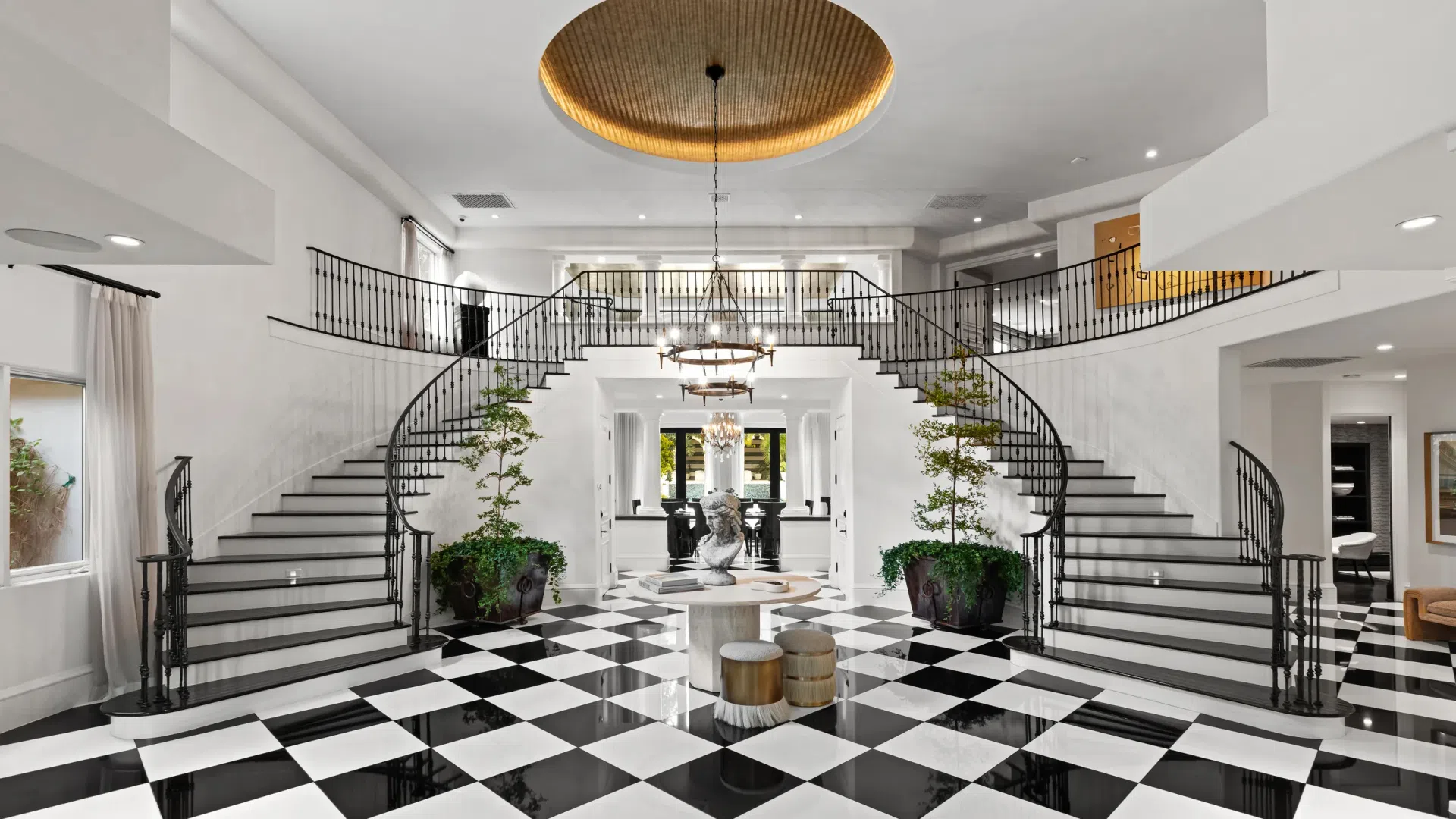 The Entrance of the House The Entrance of Kris Jenner's the House