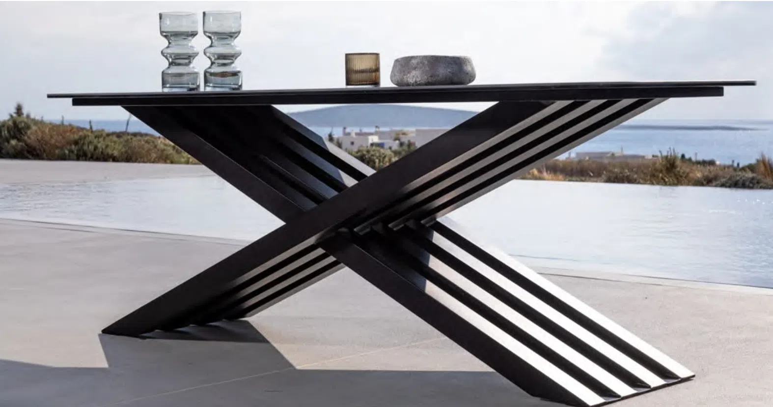 Outdoor dining table Mustio