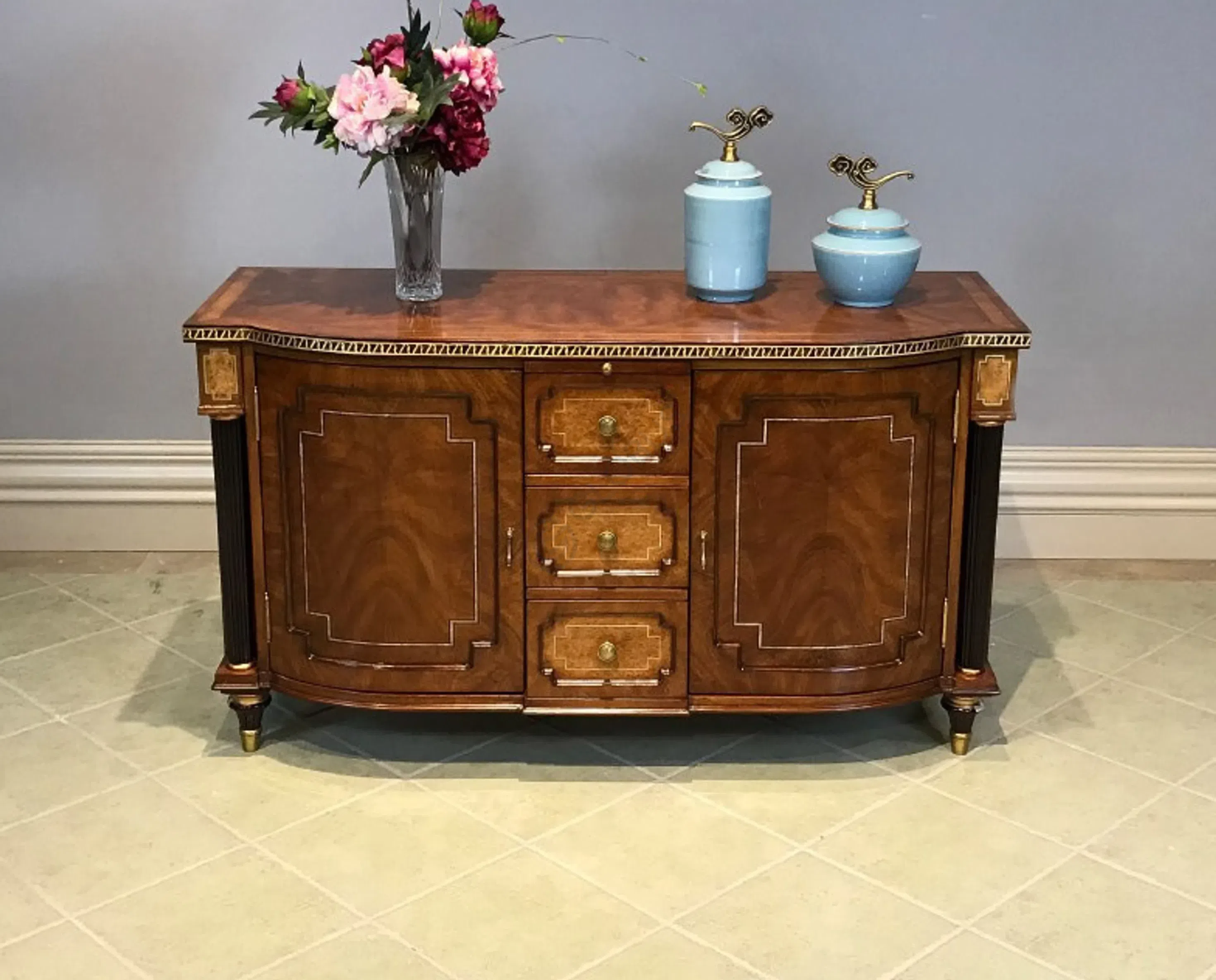Dresser Kenelm